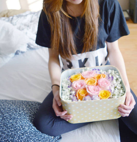 Rose & Babys Breath Flower Box